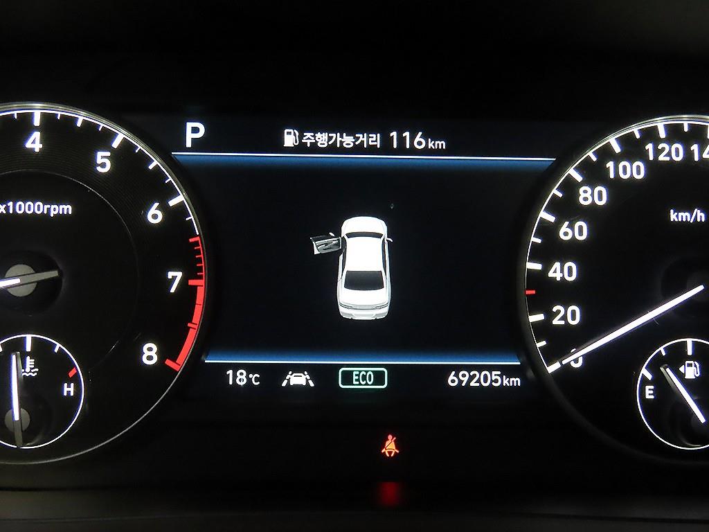 Genesis G90 - Vista 9