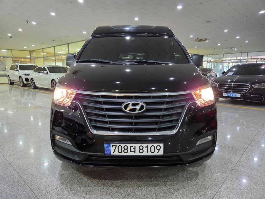 HYUNDAI Starex - Vista 2