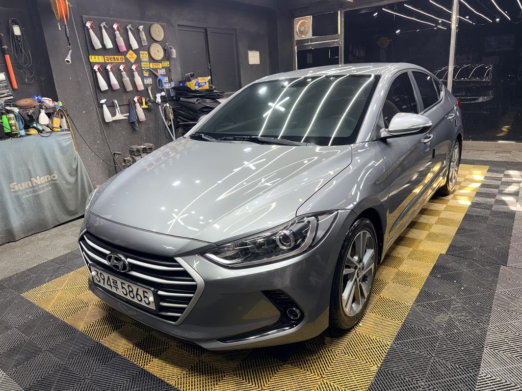 HYUNDAI Avante - Vista 3