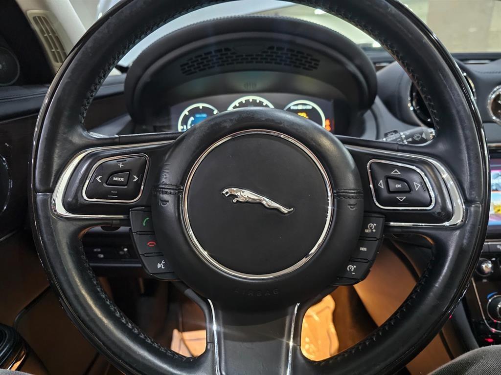 Jaguar XJ - Vista 7