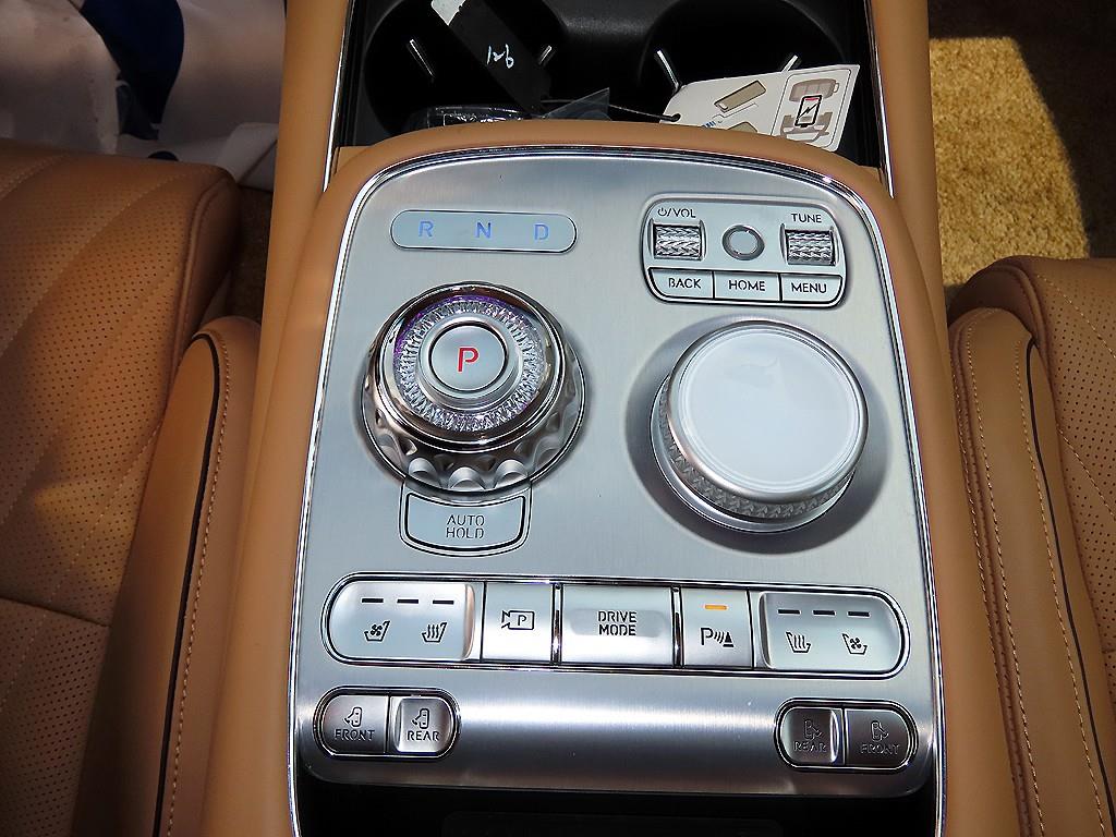 Genesis G90 - Vista 11