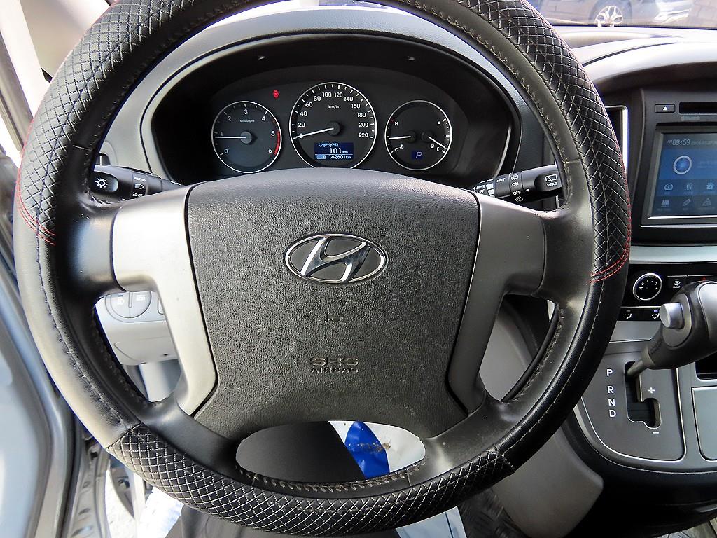 HYUNDAI Starex - Vista 8