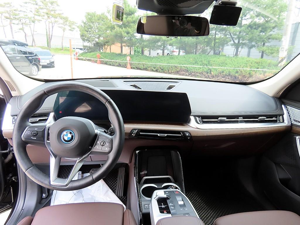 BMW iX1 - Vista 7