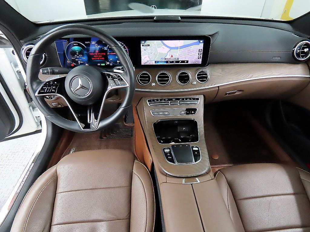 Mercedes Benz E class - Vista 7