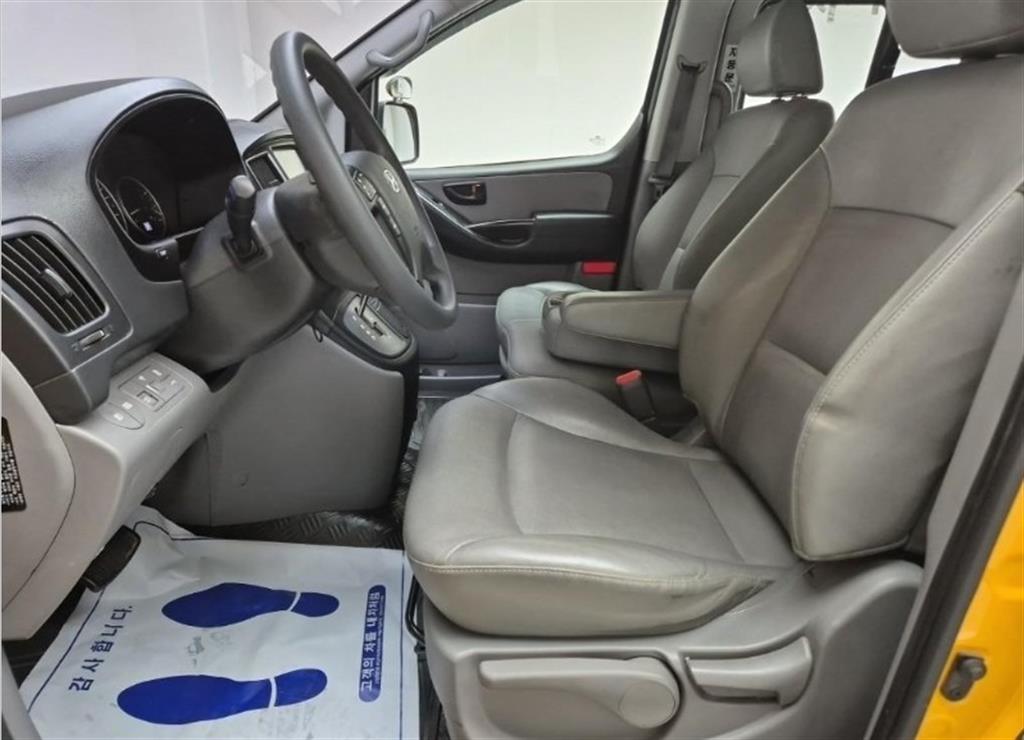 HYUNDAI Starex - Vista 11