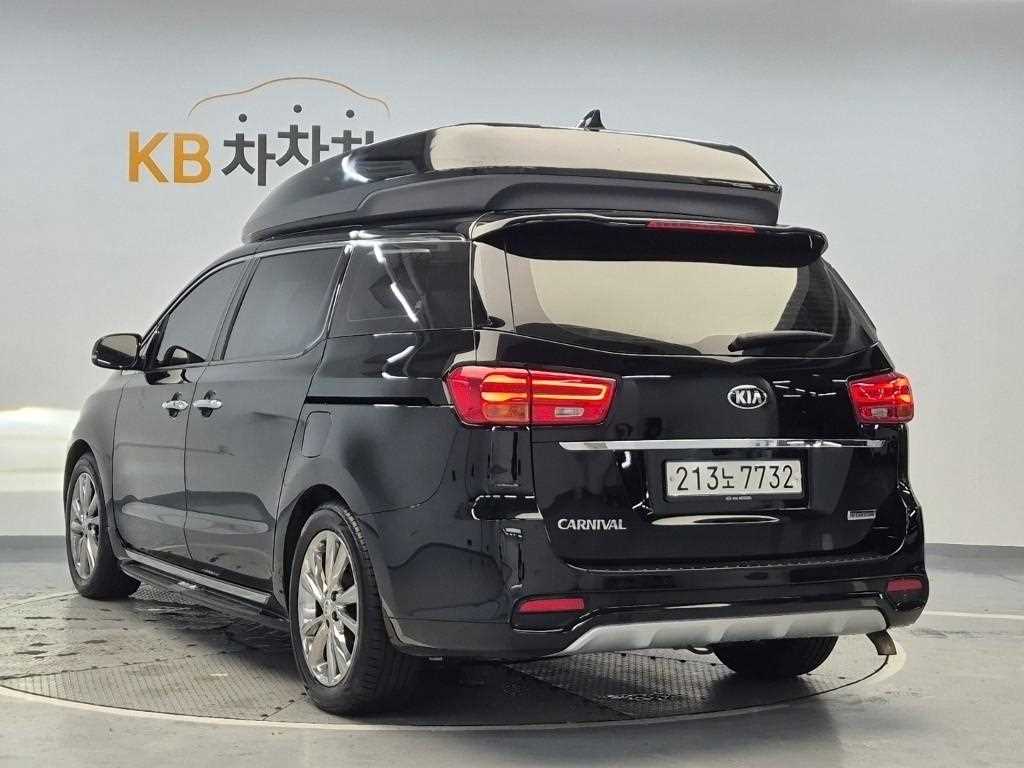 KIA Carnival - Vista 2