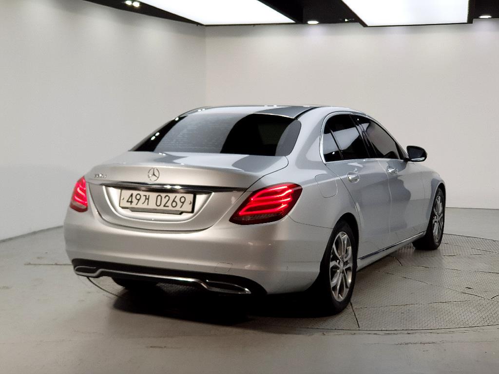 Mercedes Benz C Class - Vista 4