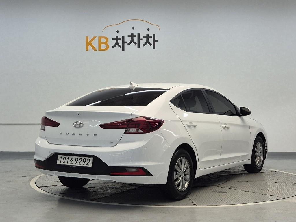 HYUNDAI Avante - Vista 3