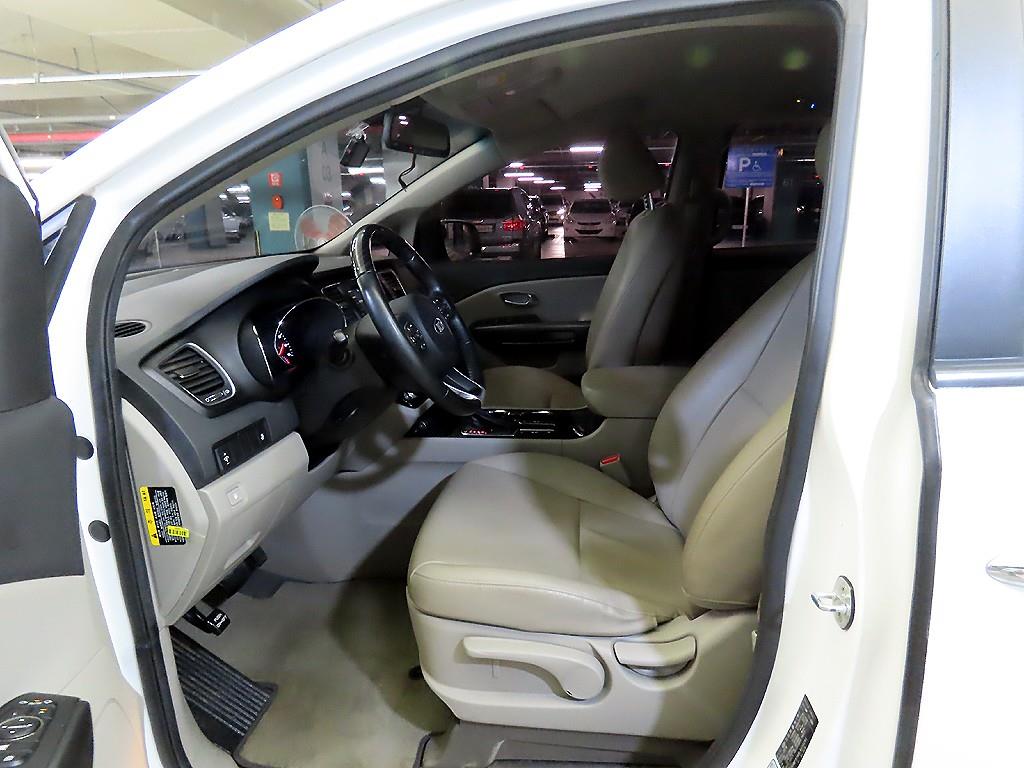 KIA Carnival - Vista 6