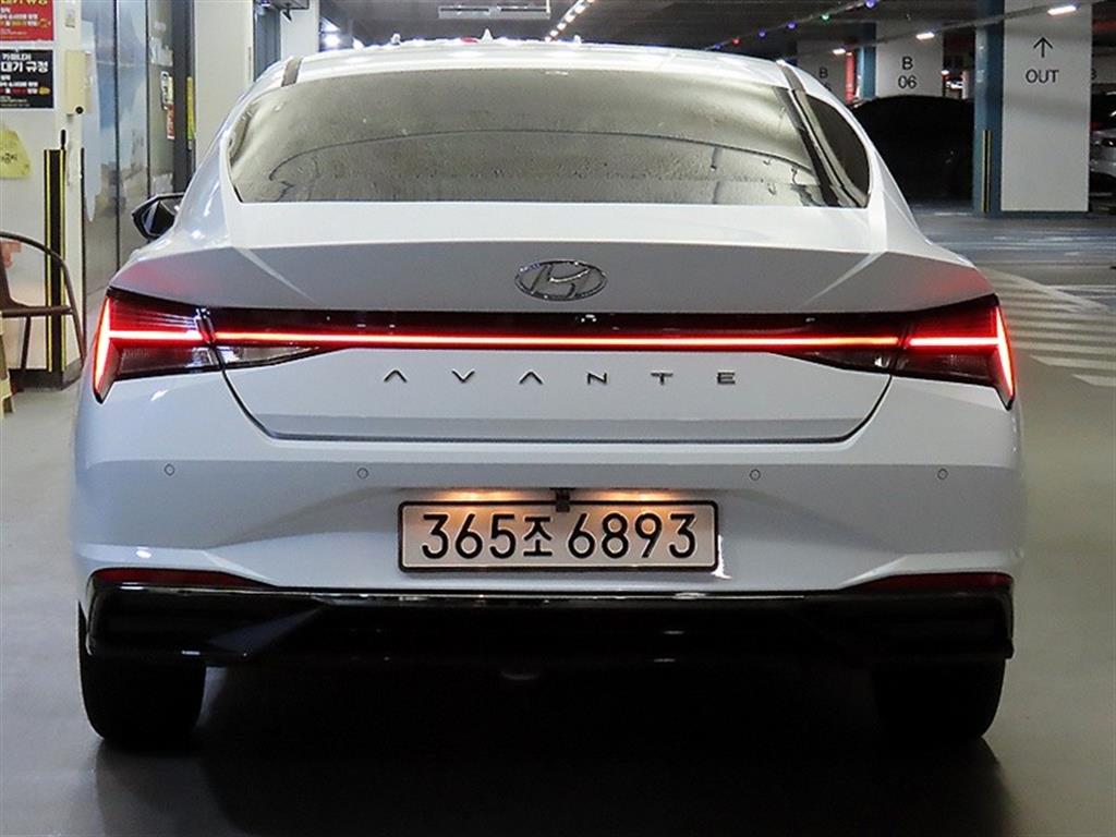HYUNDAI Avante - Vista 5