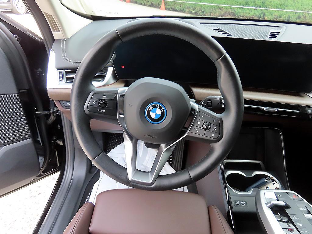 BMW iX1 - Vista 8