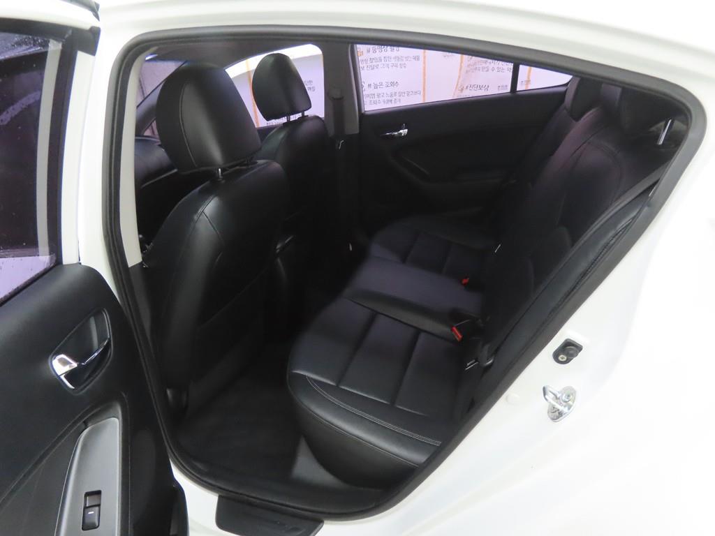 KIA K3 - Vista 6