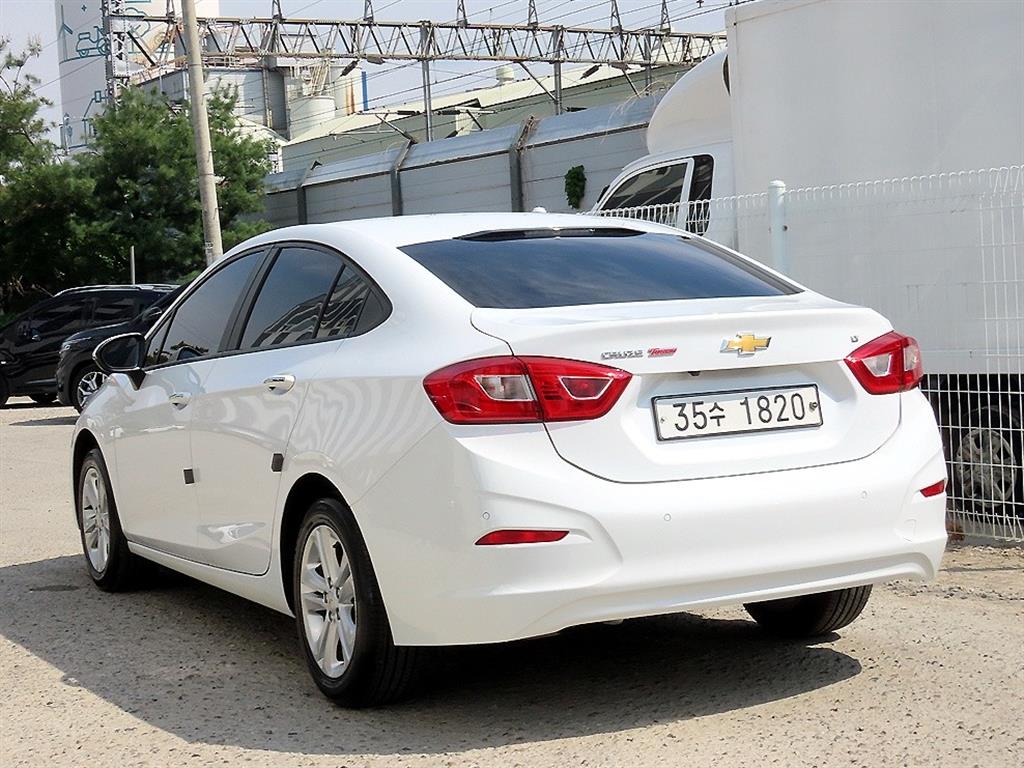 Chevrolet Cruise - Vista 3