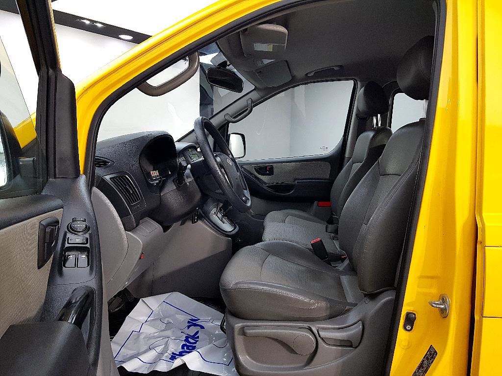 HYUNDAI Starex - Vista 8