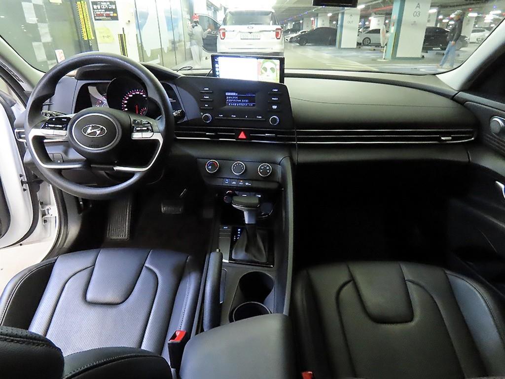 HYUNDAI Avante - Vista 10