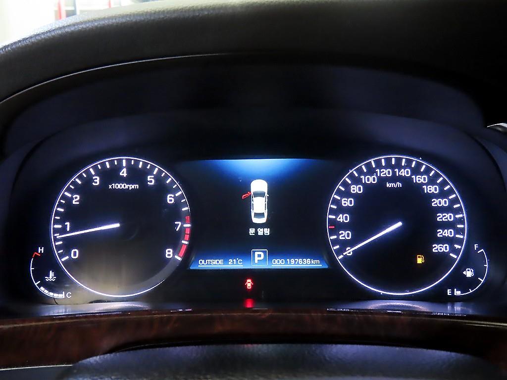 HYUNDAI Equus - Vista 9