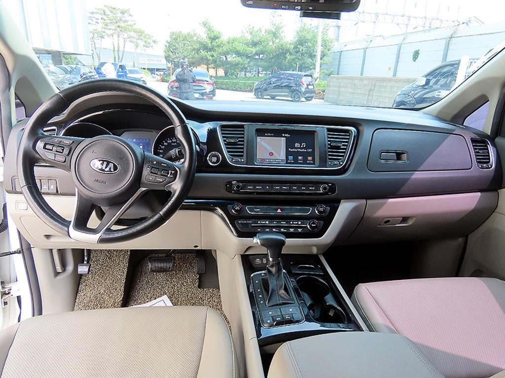 KIA Carnival - Vista 7