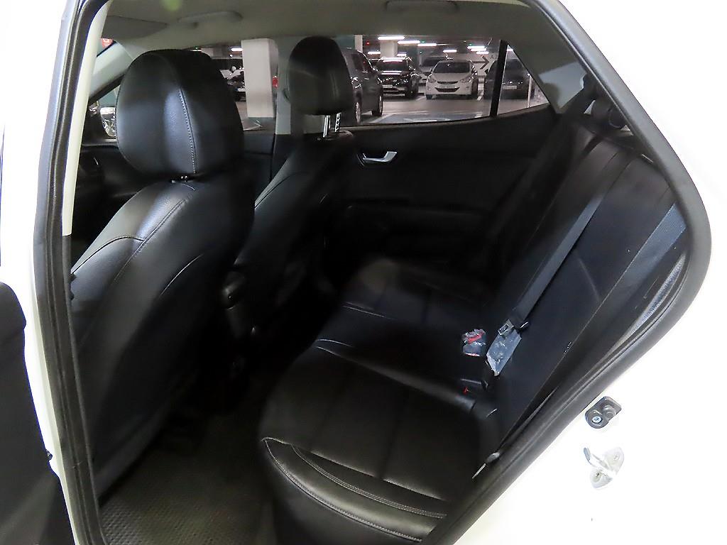 KIA Stonic - Vista 7