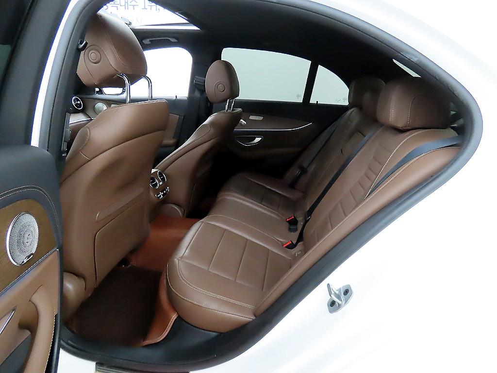 Mercedes Benz E class - Vista 6