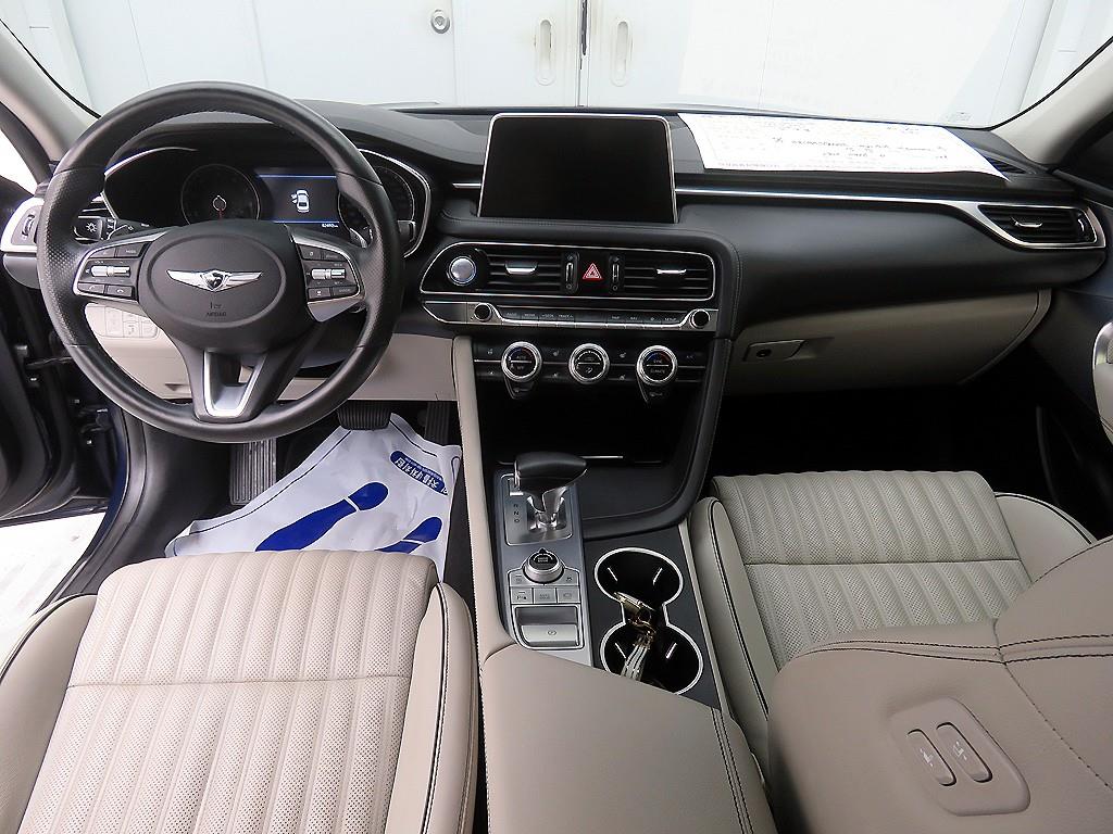 Genesis G70 - Vista 8