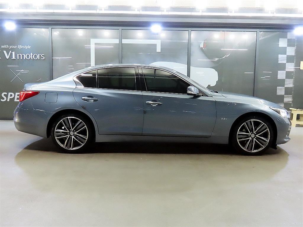 Infiniti Q - Vista 3