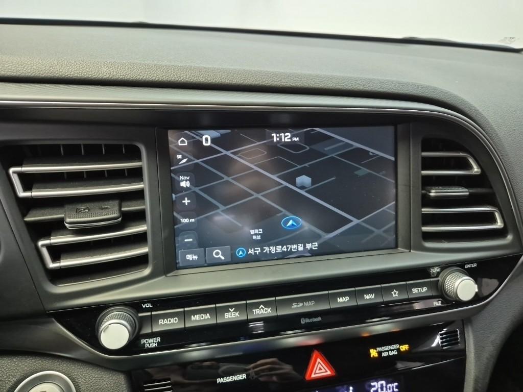 HYUNDAI Avante - Vista 12
