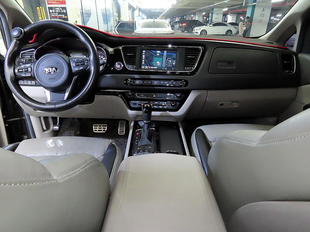 KIA Carnival - Vista 10