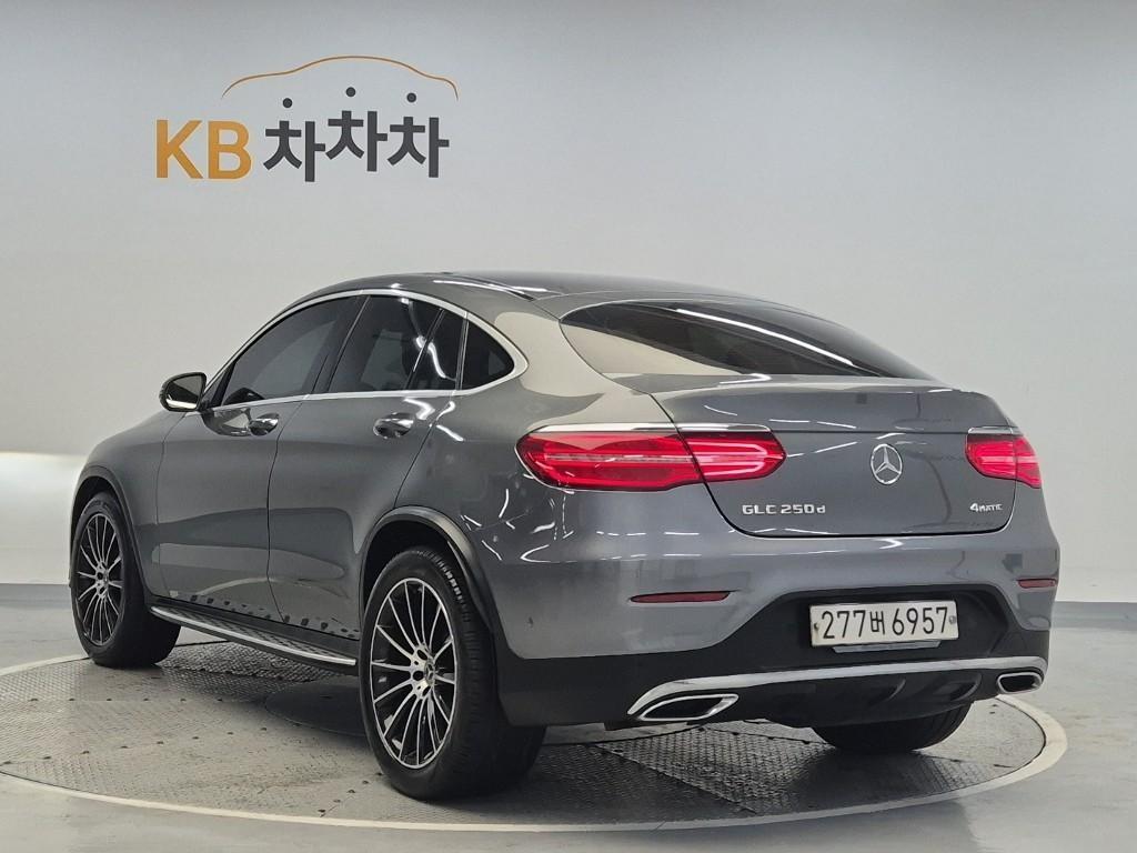 Mercedes Benz GLC Class - Vista 4