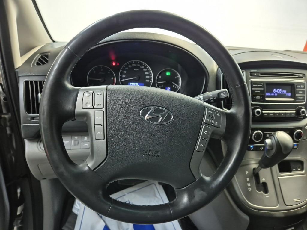 HYUNDAI Starex - Vista 9