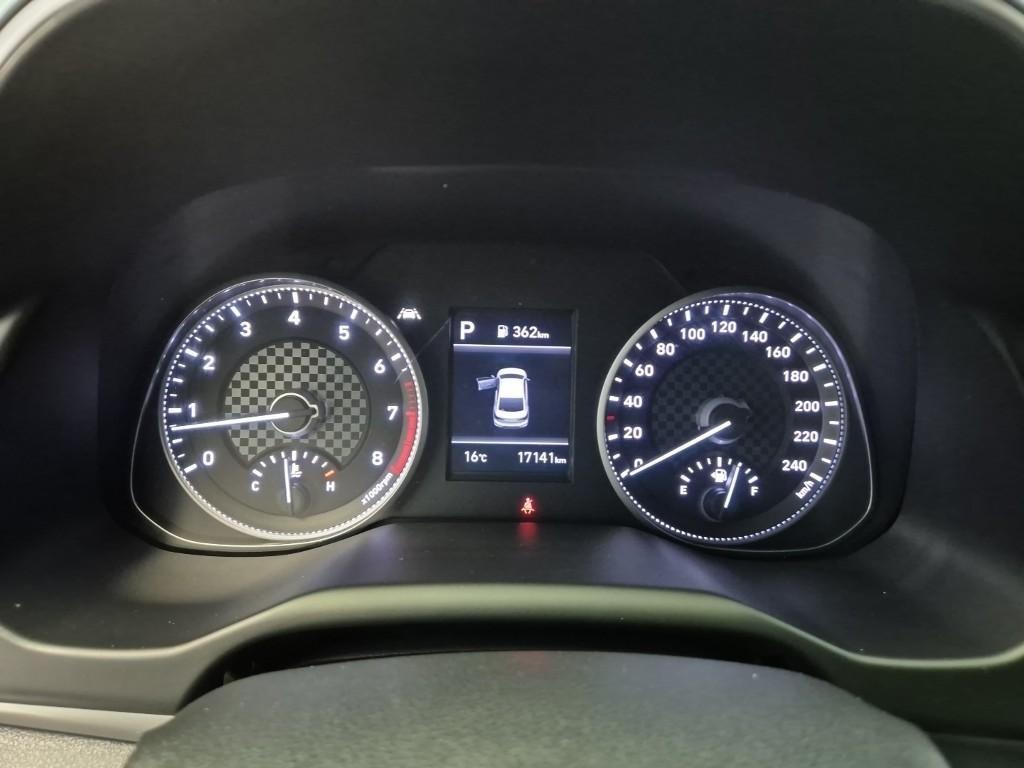 HYUNDAI Avante - Vista 5