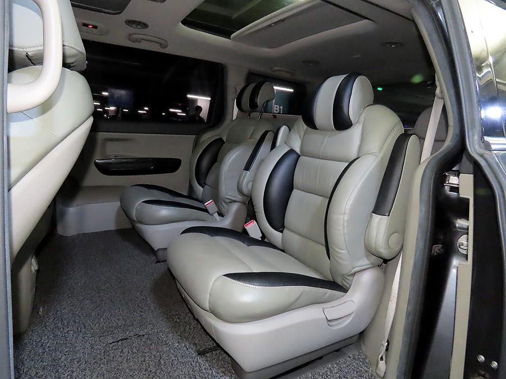 KIA Carnival - Vista 7