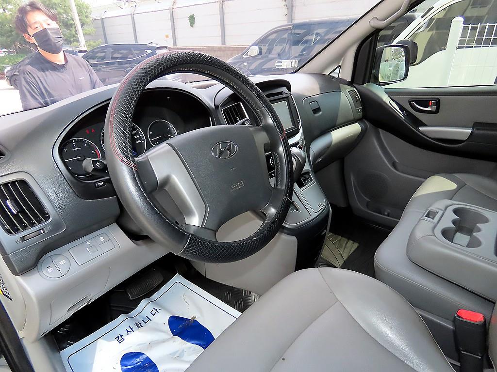 HYUNDAI Starex - Vista 7