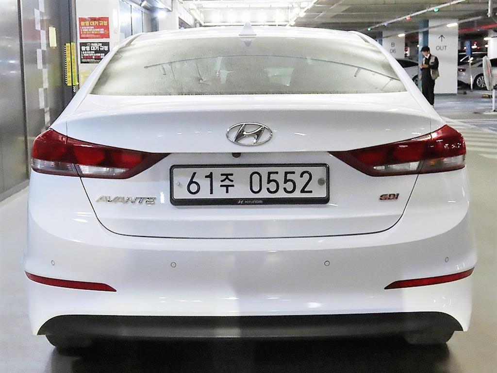 HYUNDAI Avante - Vista 5