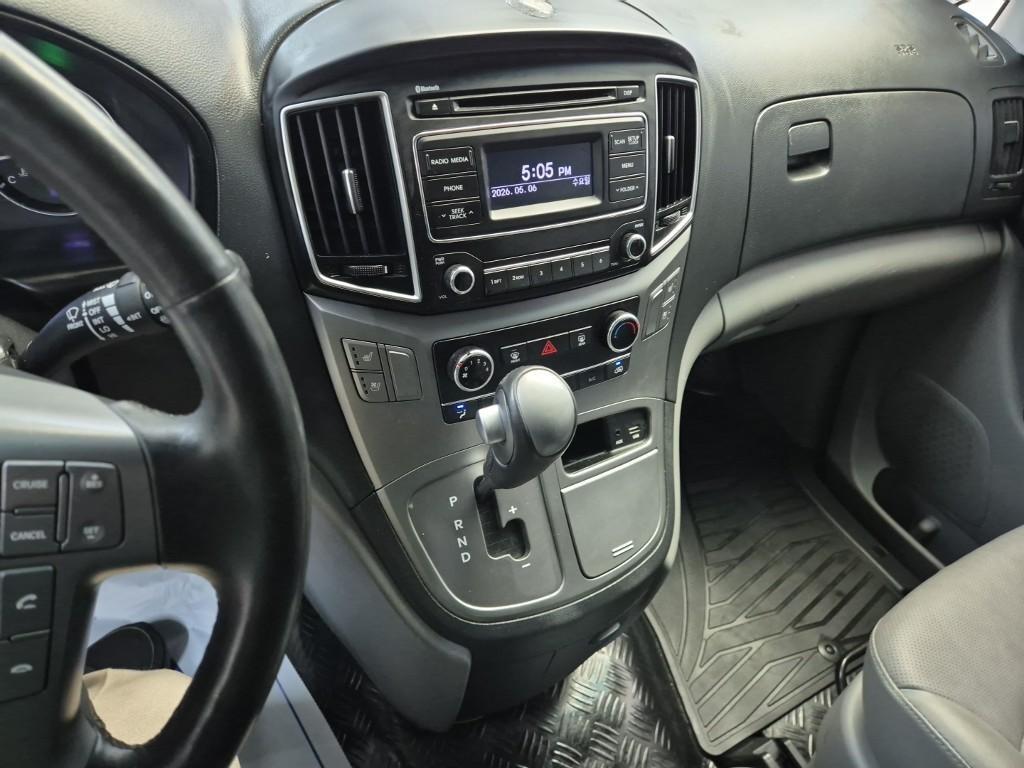 HYUNDAI Starex - Vista 10