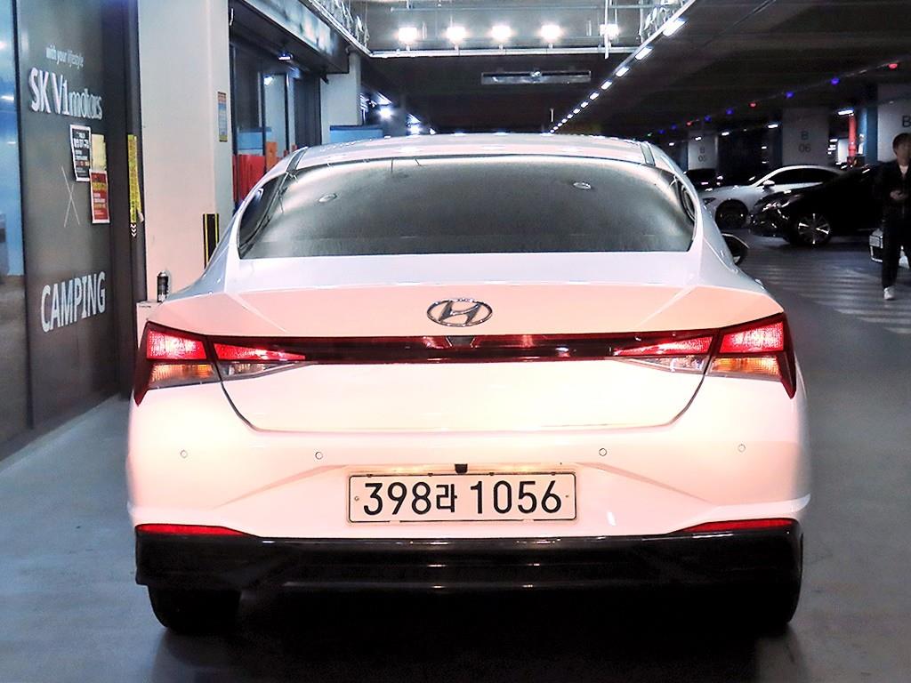 HYUNDAI Avante - Vista 5
