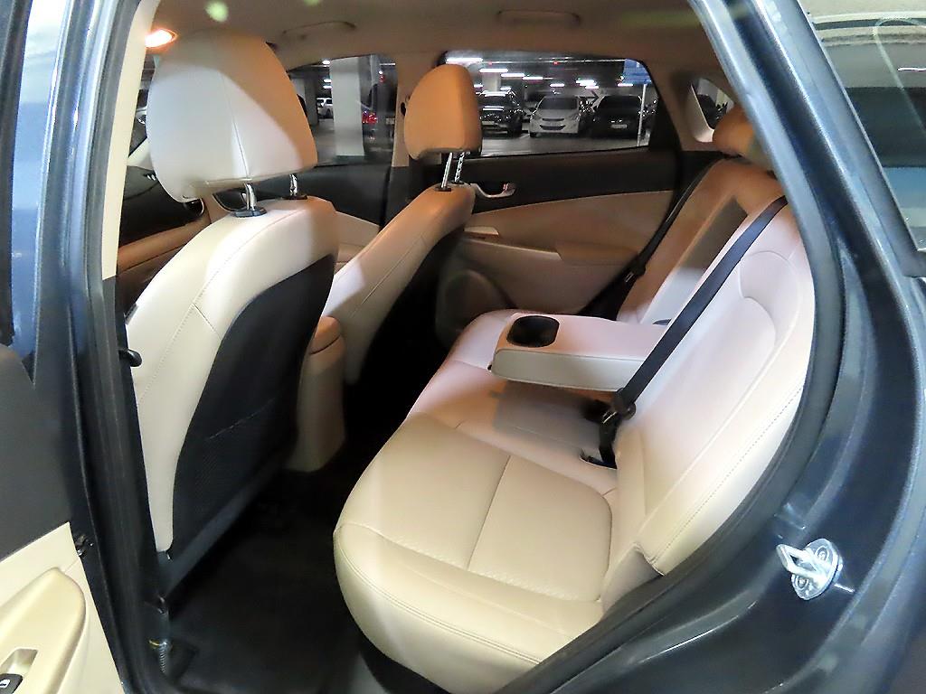 HYUNDAI Kona - Vista 7