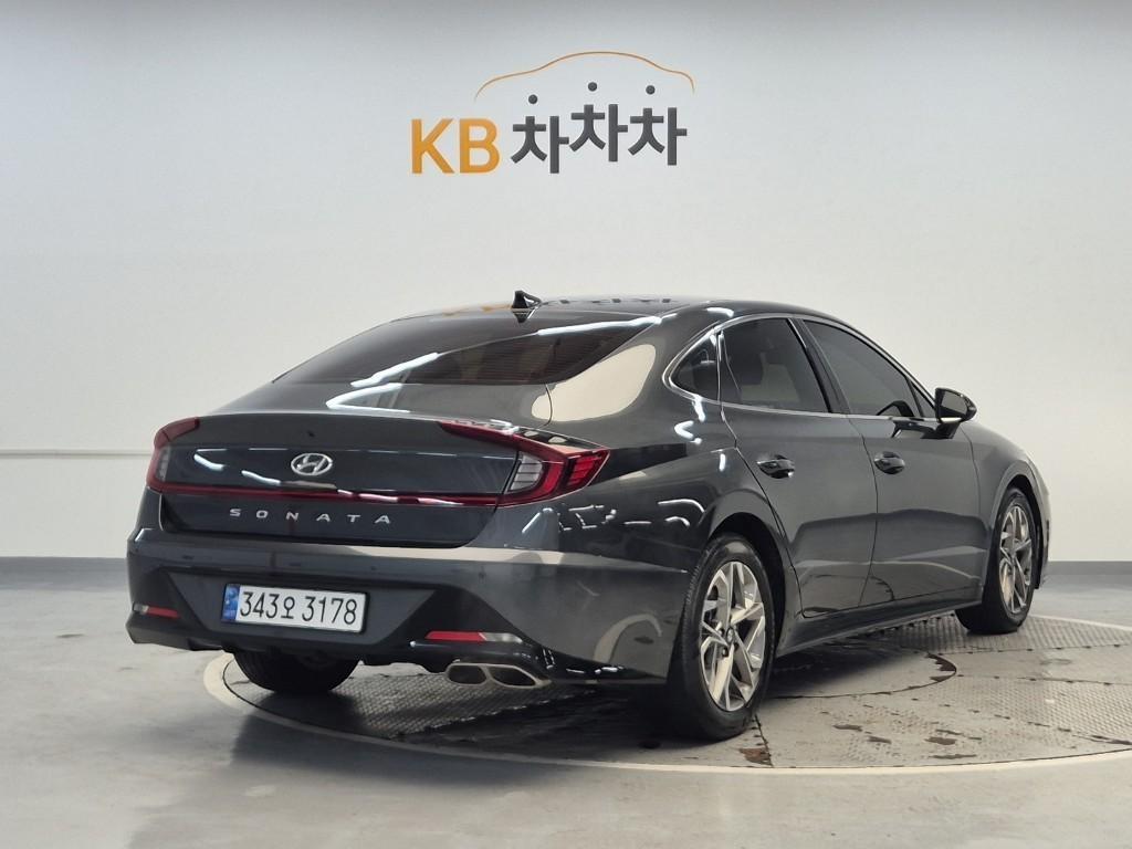 HYUNDAI Sonata - Vista 4