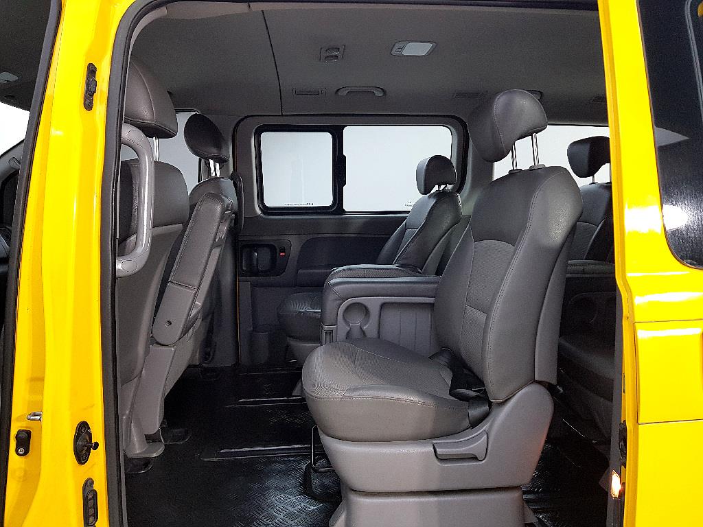HYUNDAI Starex - Vista 9