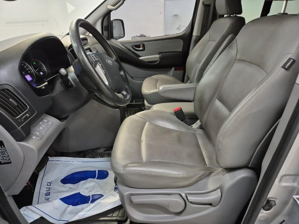 HYUNDAI Starex - Vista 11
