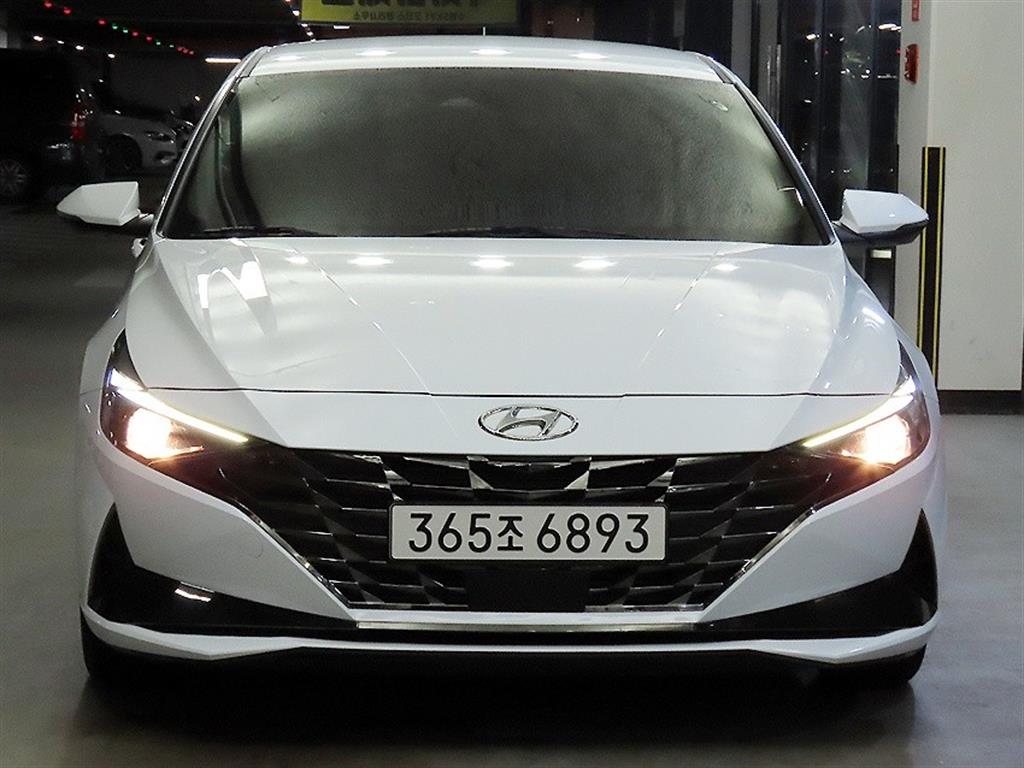 HYUNDAI Avante - Vista 2