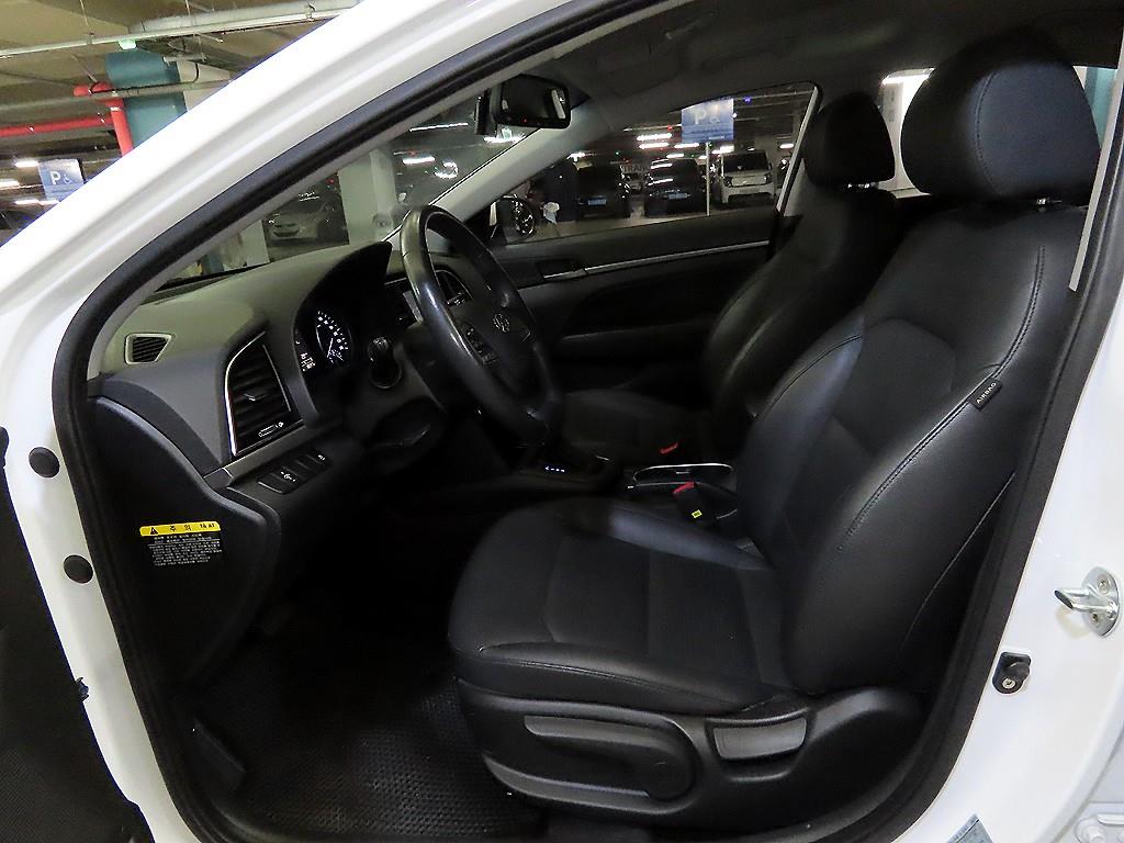 HYUNDAI Avante - Vista 6