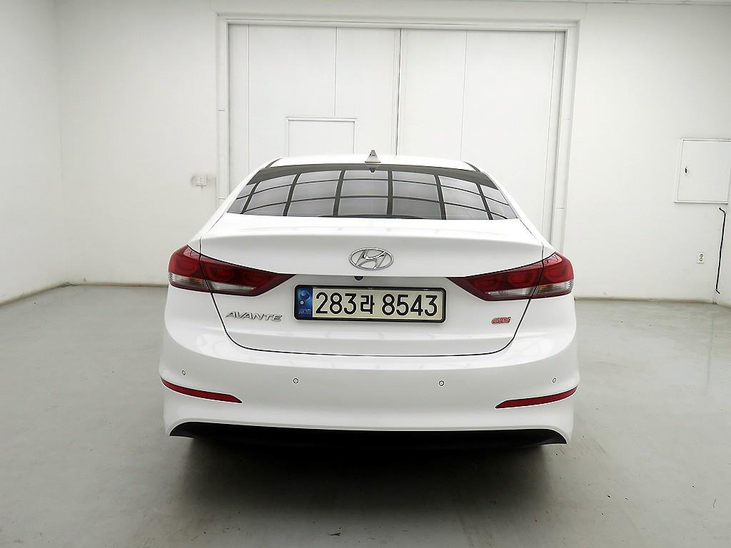 HYUNDAI Avante - Vista 3