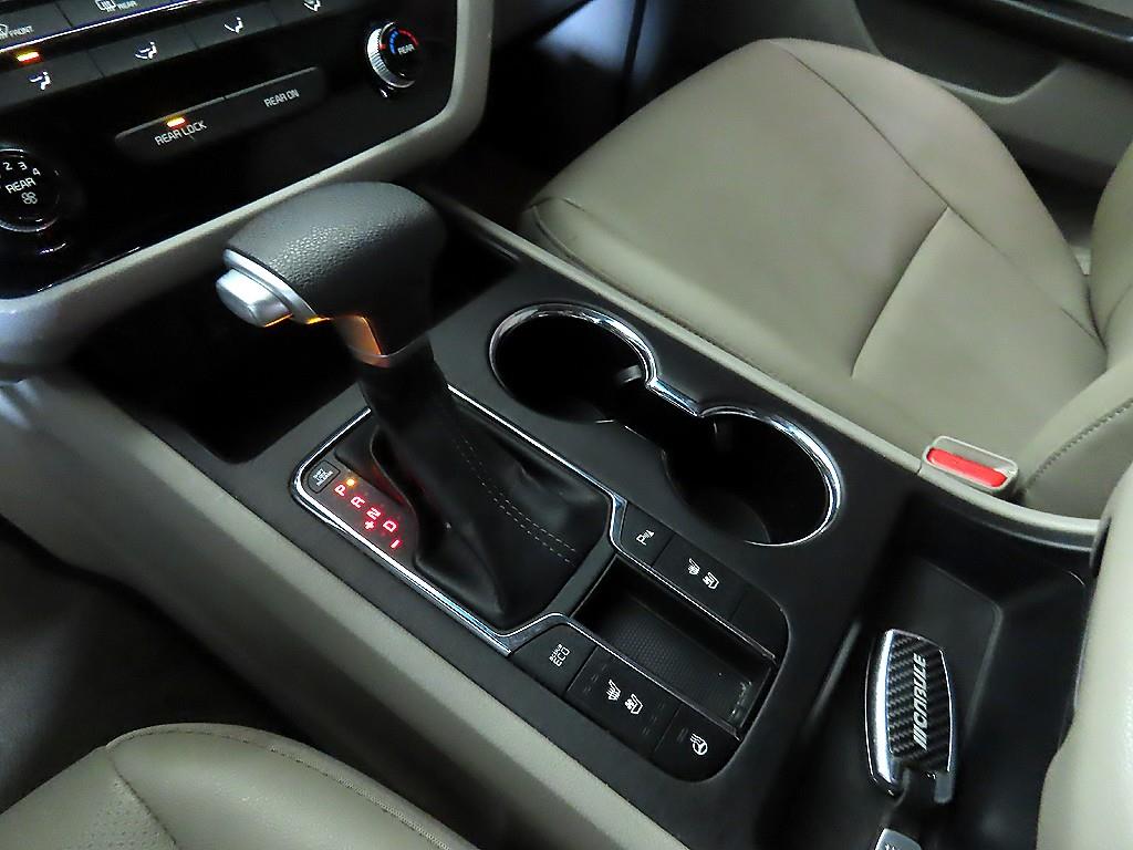 KIA Carnival - Vista 12