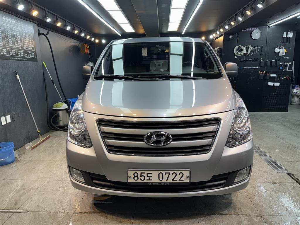 HYUNDAI Starex 2018 Gris - Importación desde Corea - HF Imports Iquique - Foto 1