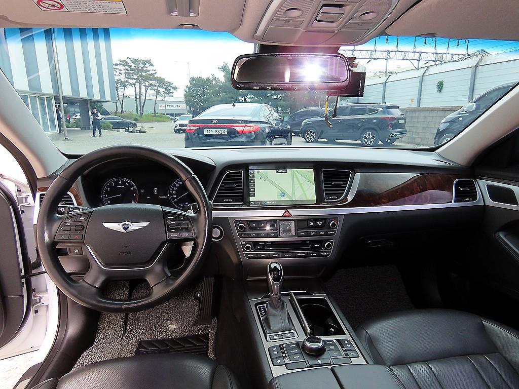 HYUNDAI Genesis - Vista 7
