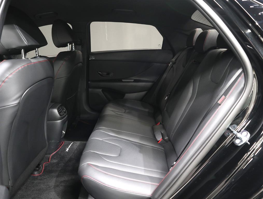 HYUNDAI Avante - Vista 10