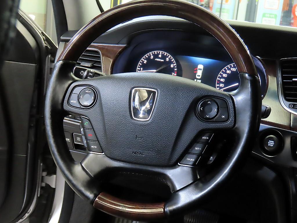 HYUNDAI Equus - Vista 8