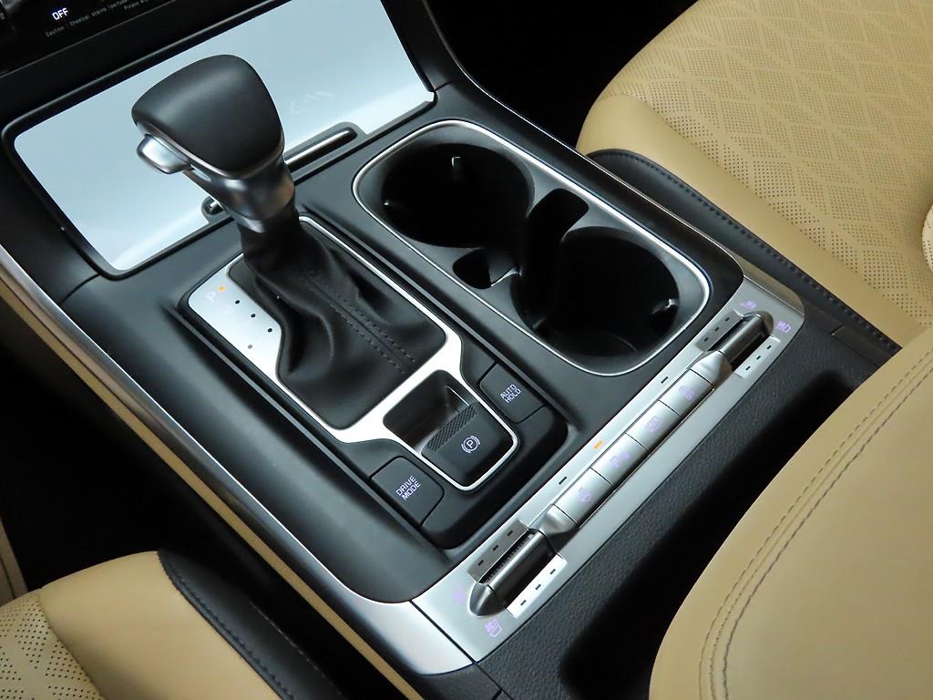KIA Carnival - Vista 11