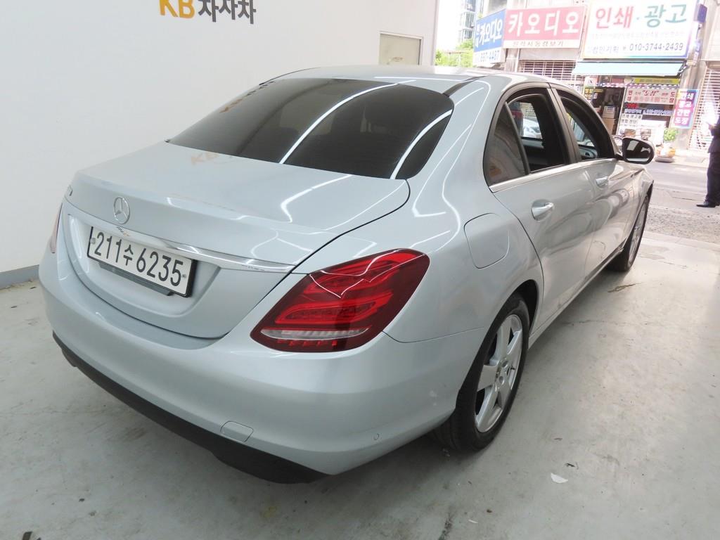 Mercedes Benz C Class - Vista 3