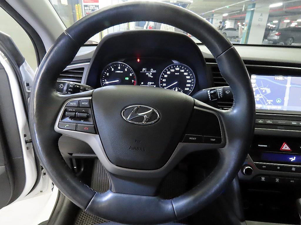 HYUNDAI Avante - Vista 8